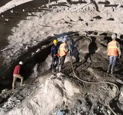 长宁拱顶带模注浆料的施工流程及注意事项